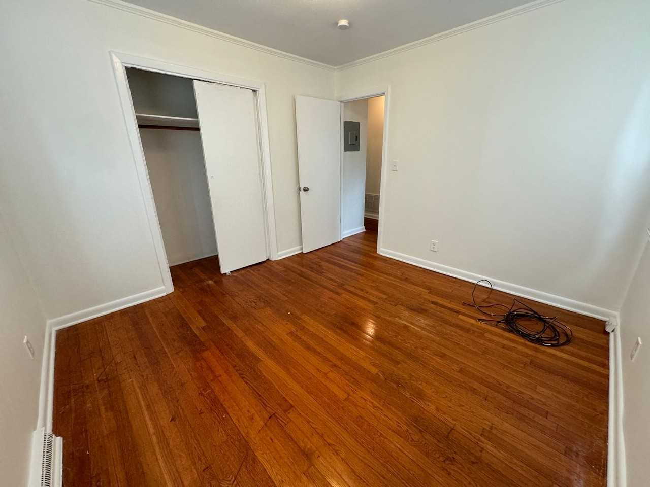 2820 Mary Ave - Photo 4 of 12