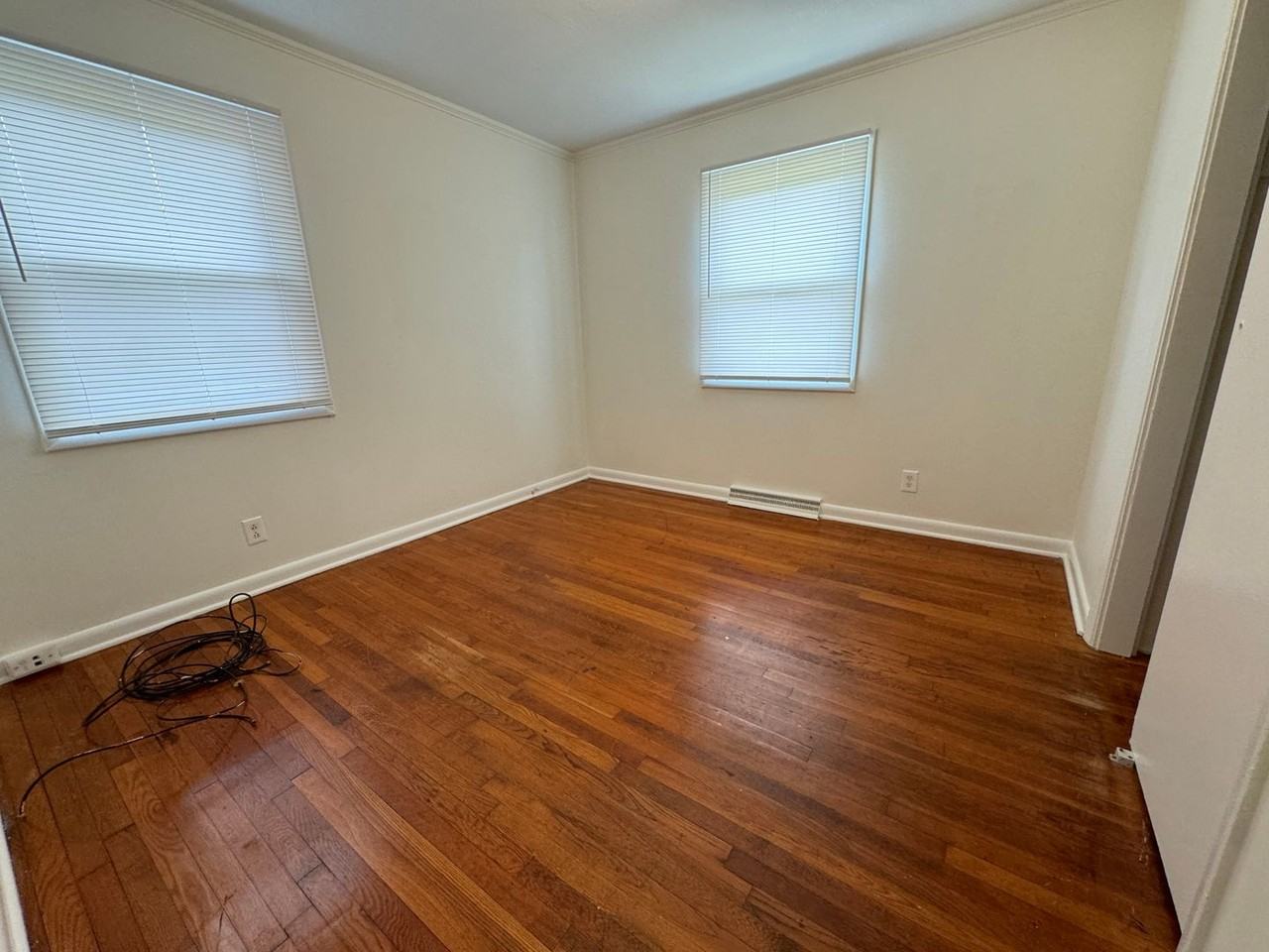 2820 Mary Ave - Photo 5 of 12