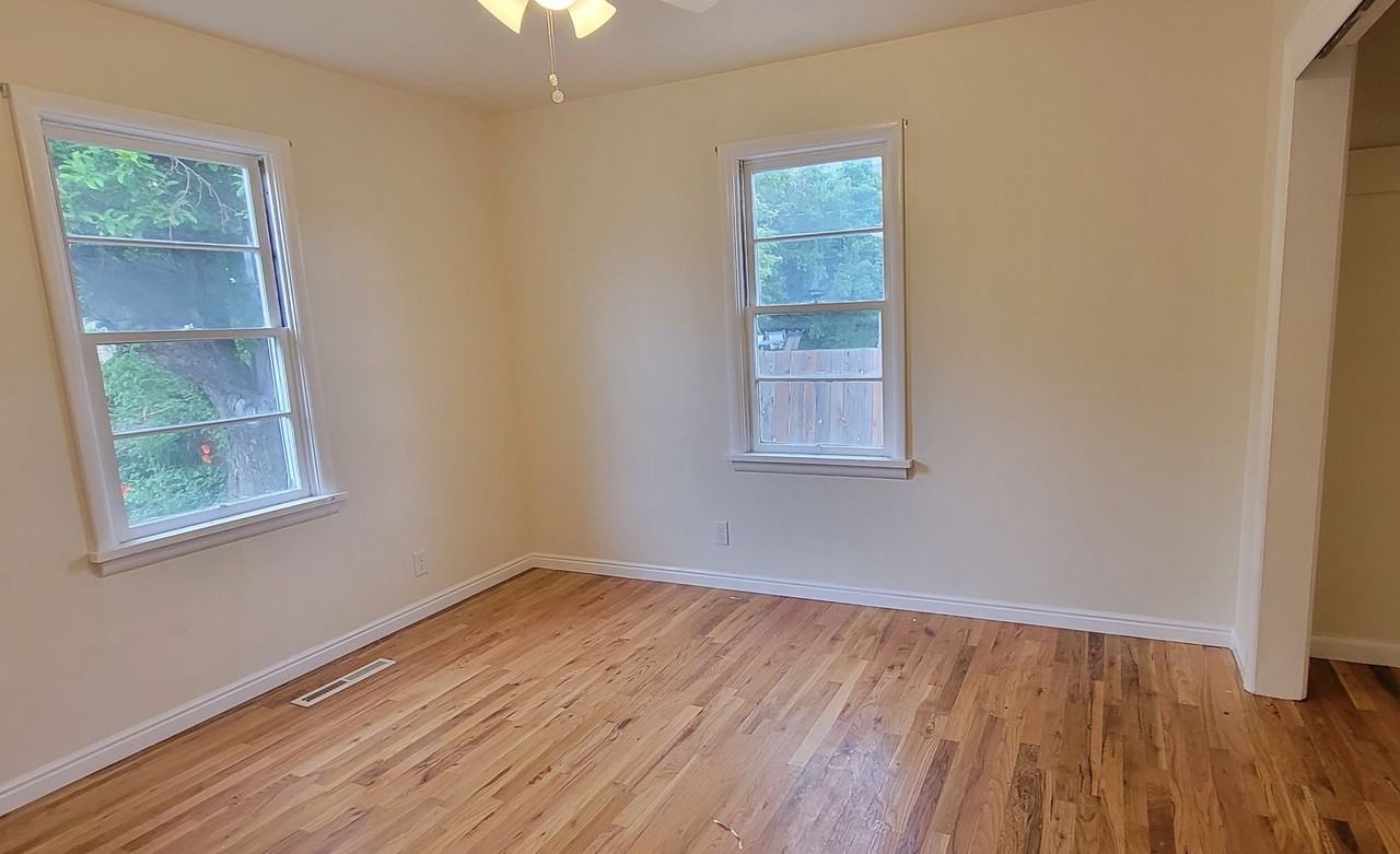 297 S 500 W - Photo 2 of 14