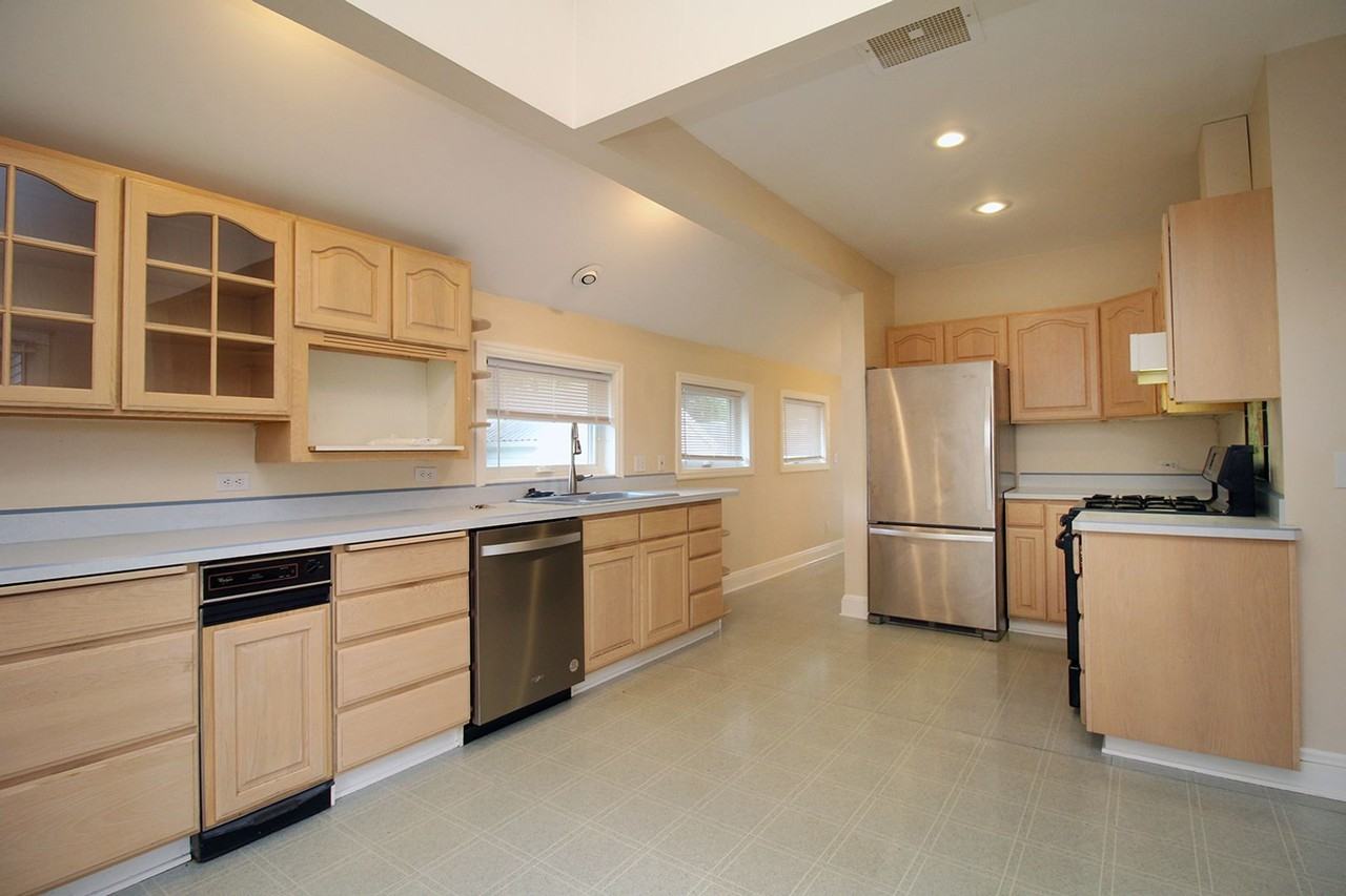 1811 Ne 64th Ave - Photo 7 of 29