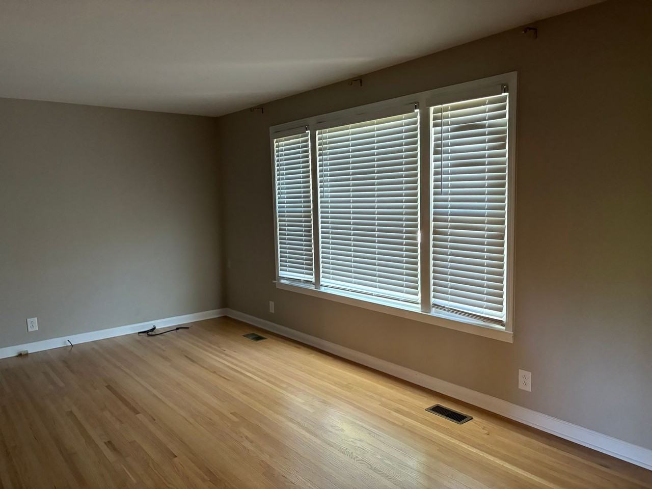 231 Alfred Dr - Photo 3 of 9