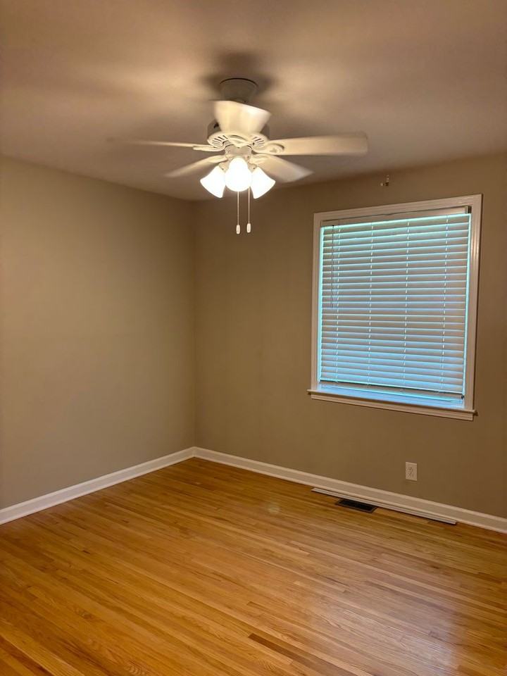 231 Alfred Dr - Photo 5 of 9