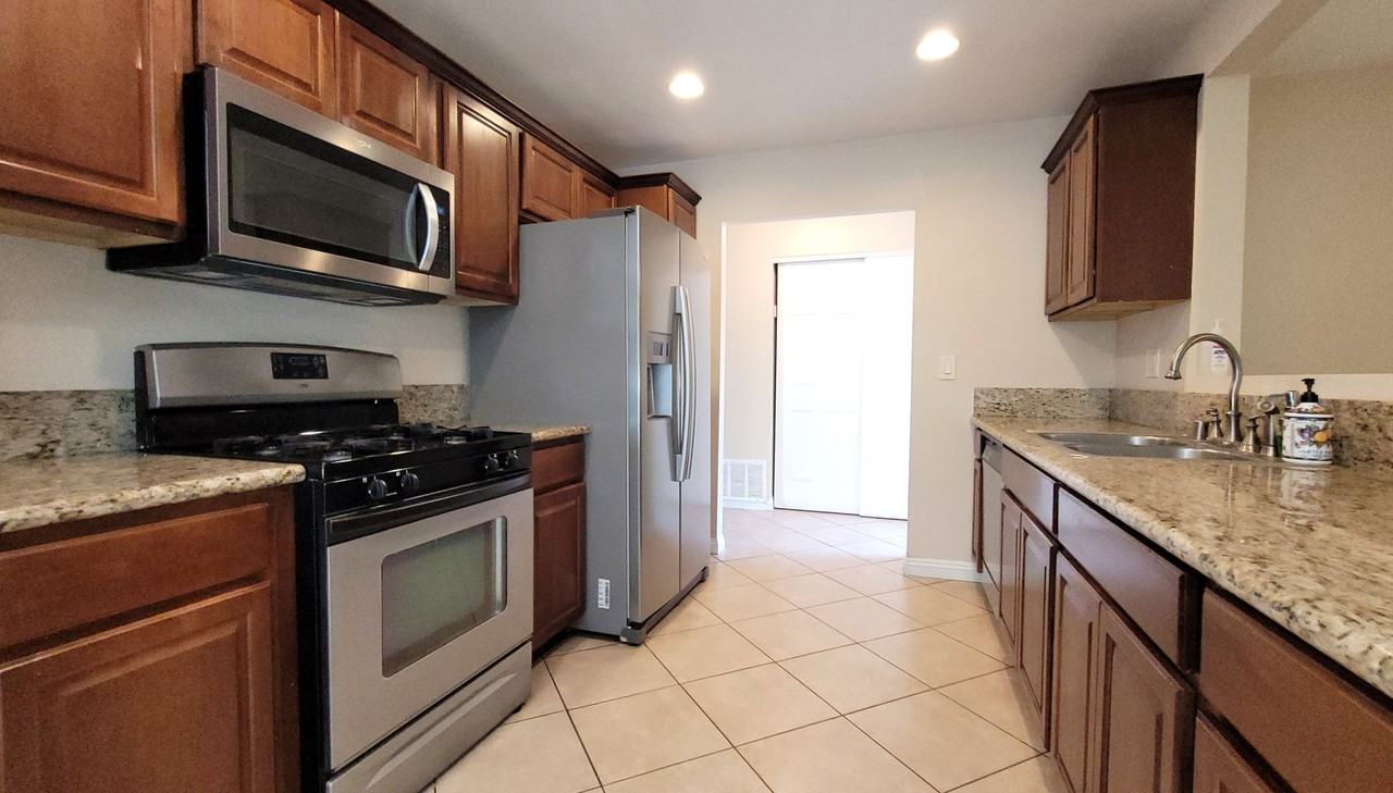 1253 Joshua St - Photo 3 of 20