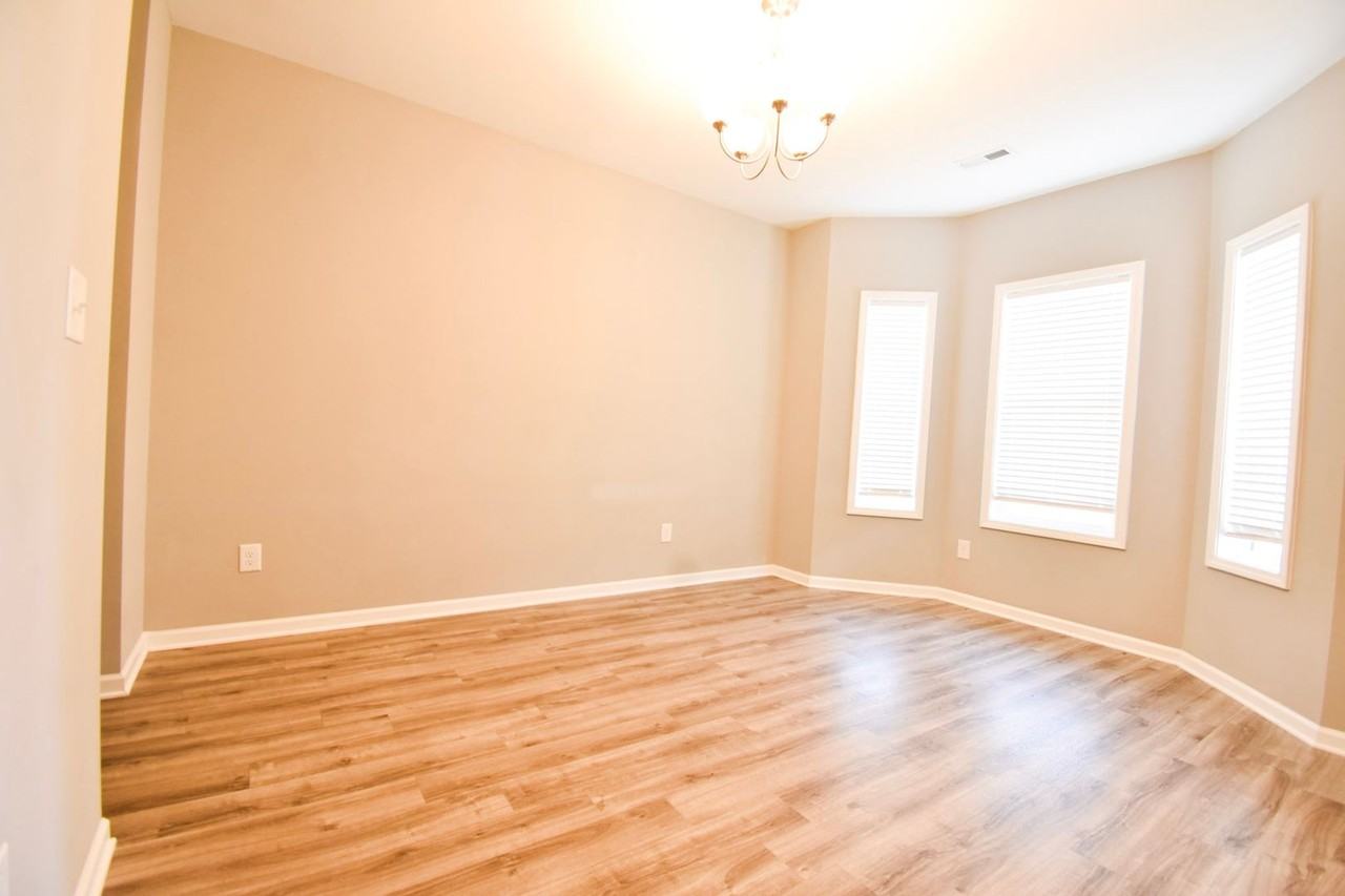 240 Fieldbrook St - Photo 4 of 20