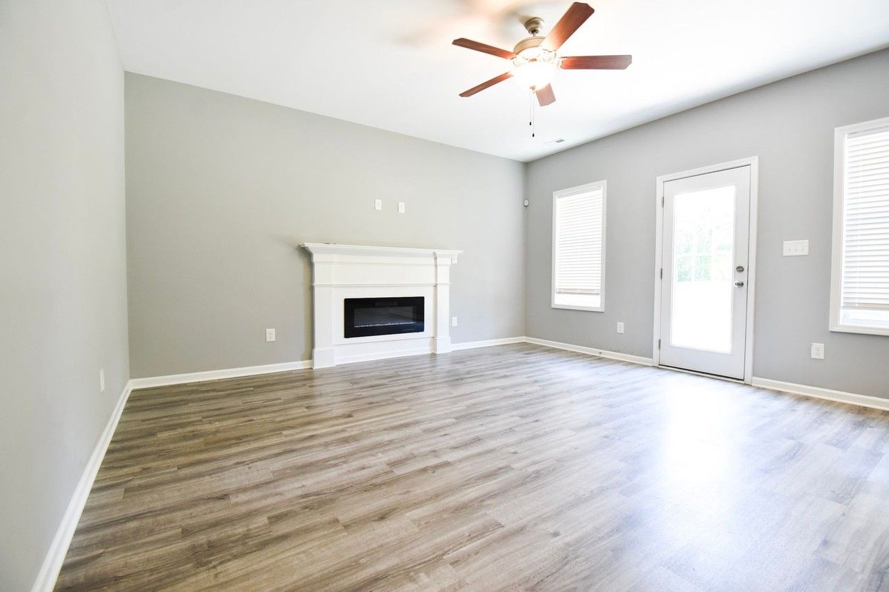 240 Fieldbrook St - Photo 5 of 20