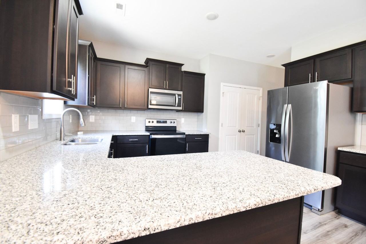 240 Fieldbrook St - Photo 6 of 20