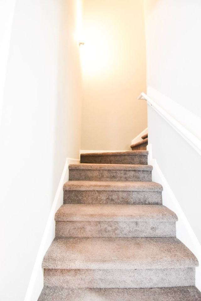 240 Fieldbrook St - Photo 7 of 20