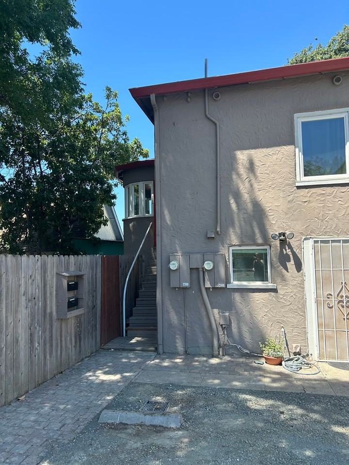 309 Pennsylvania Ave - Photo 2 of 16