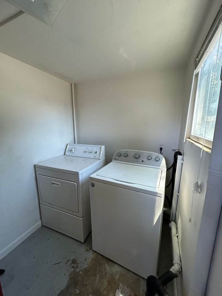 309 Pennsylvania Ave - Photo 3 of 16