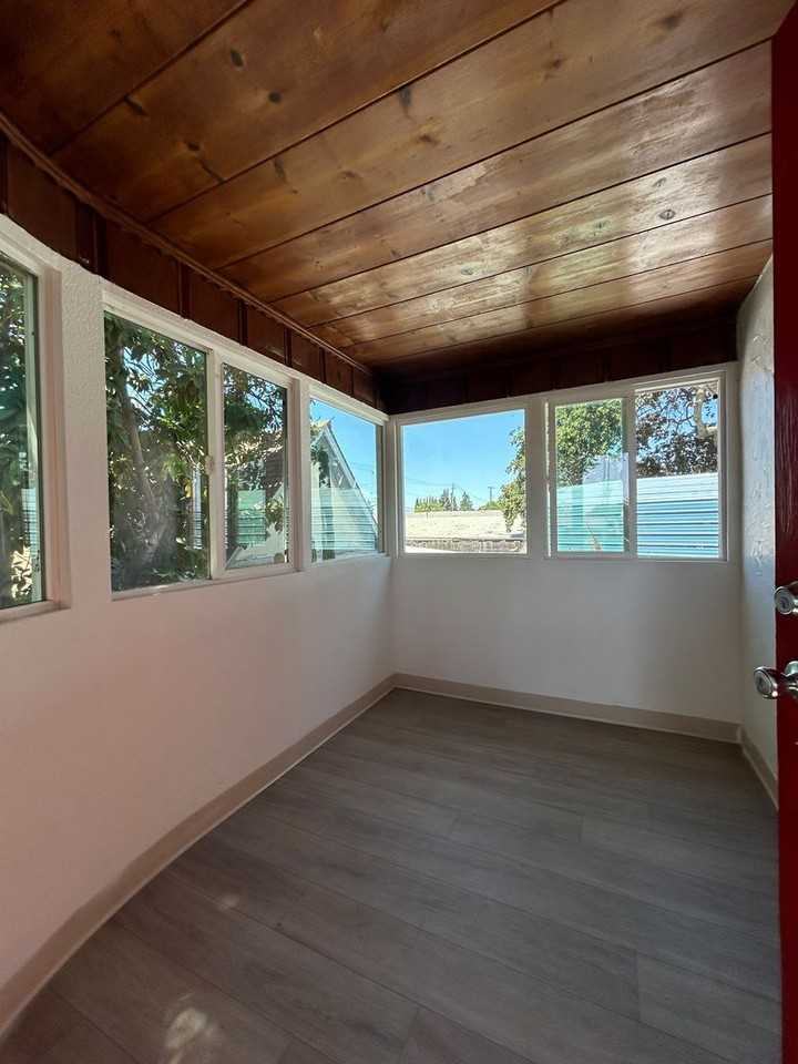 309 Pennsylvania Ave - Photo 4 of 16