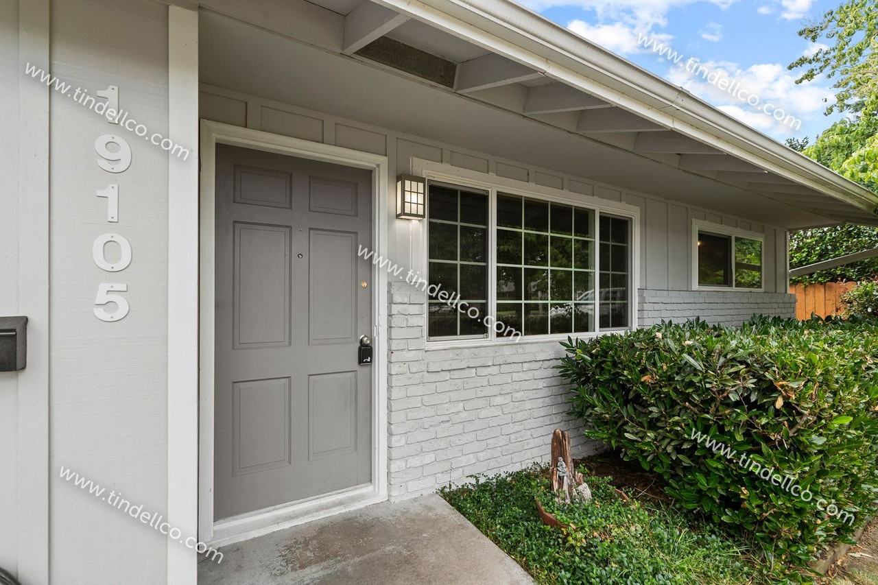 19105 Addie St - Photo 3 of 25