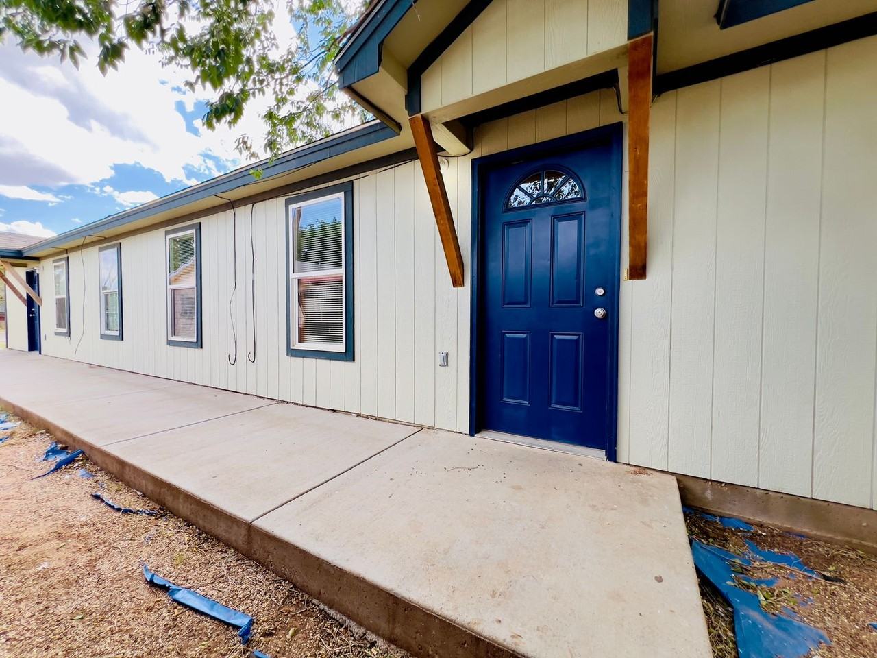 324 37th Street #B - Photo 3 of 13