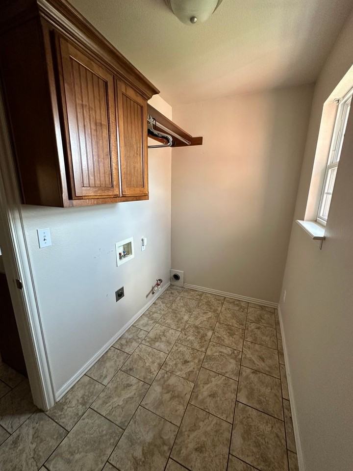 10812 E 123rd St N - Photo 2 of 11