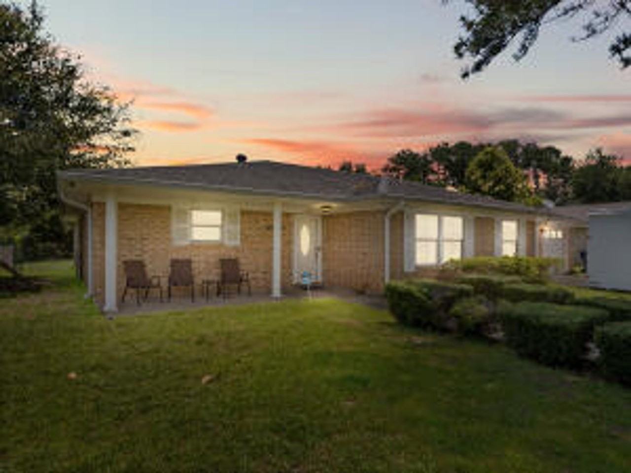 1018 Meadow Brook St - Photo 3 of 42