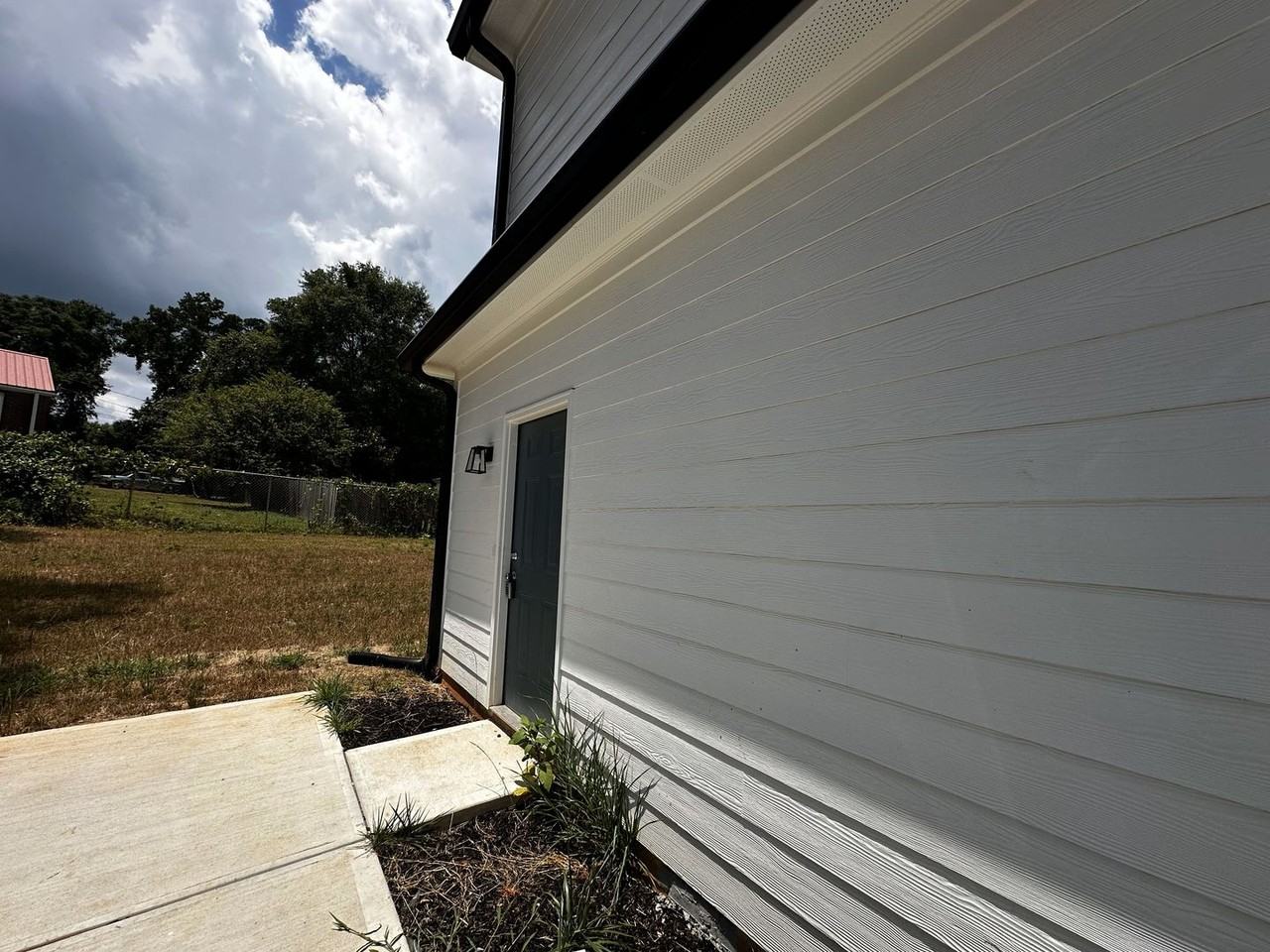 201 Briarcliff Ln - Photo 2 of 14