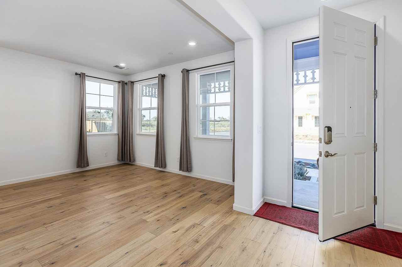 33509 Mustang St - Photo 5 of 35