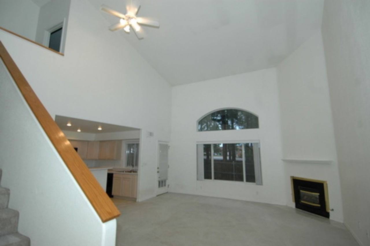 2112 S Linmar Ct - Photo 2 of 10