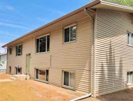 featured image of 1735 3rd St Se