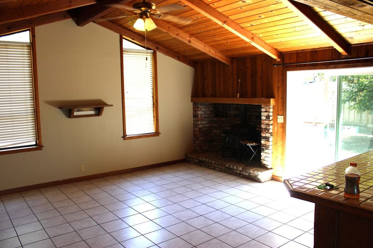 1890 Johnson Dr - Photo 3 of 13