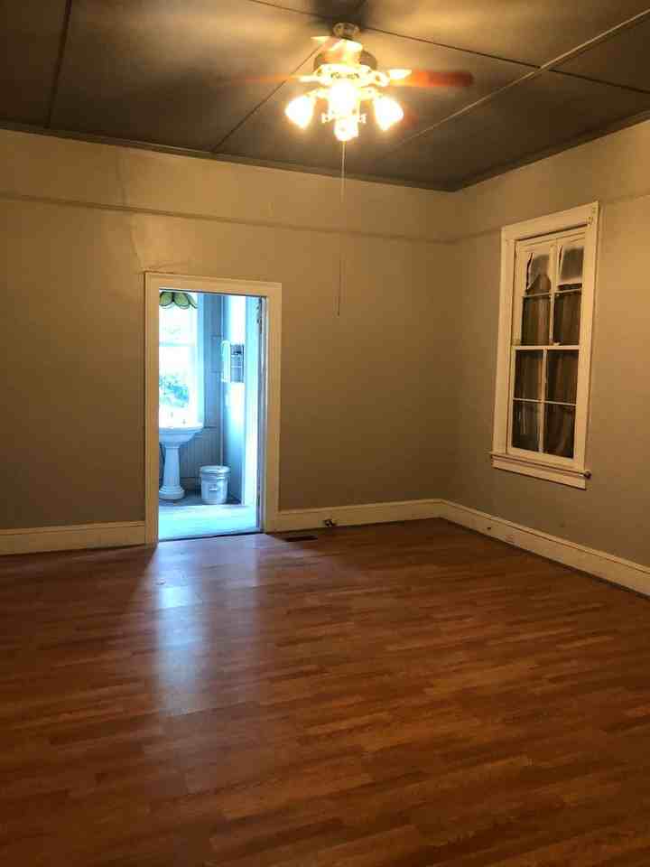 504 E Hampton St - Photo 2 of 18