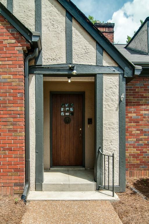 2040 Overhill Dr - Photo 3 of 32