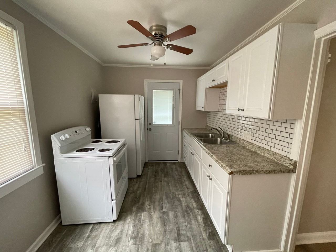 1318 Richmond Place - Photo 4 of 7