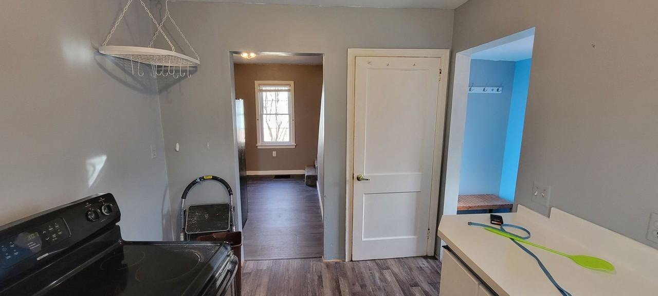 2228 Selmser Ave - Photo 3 of 50