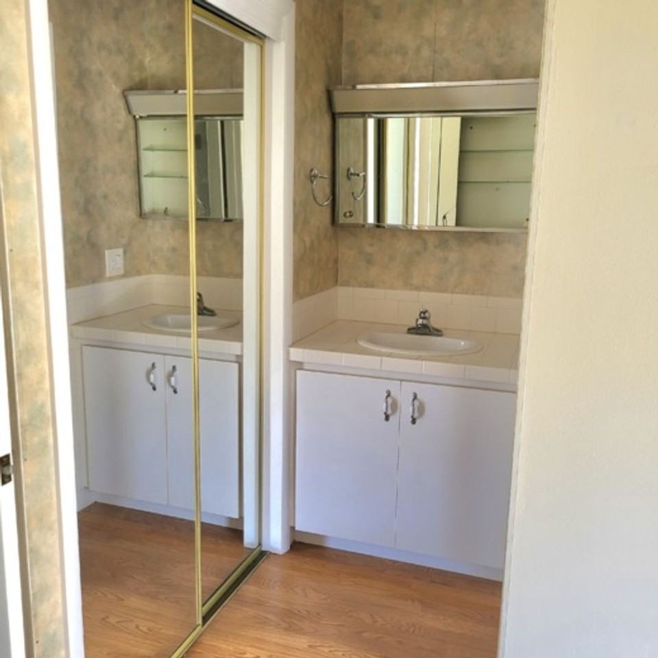 39105 Cardinal Ave - Photo 3 of 11