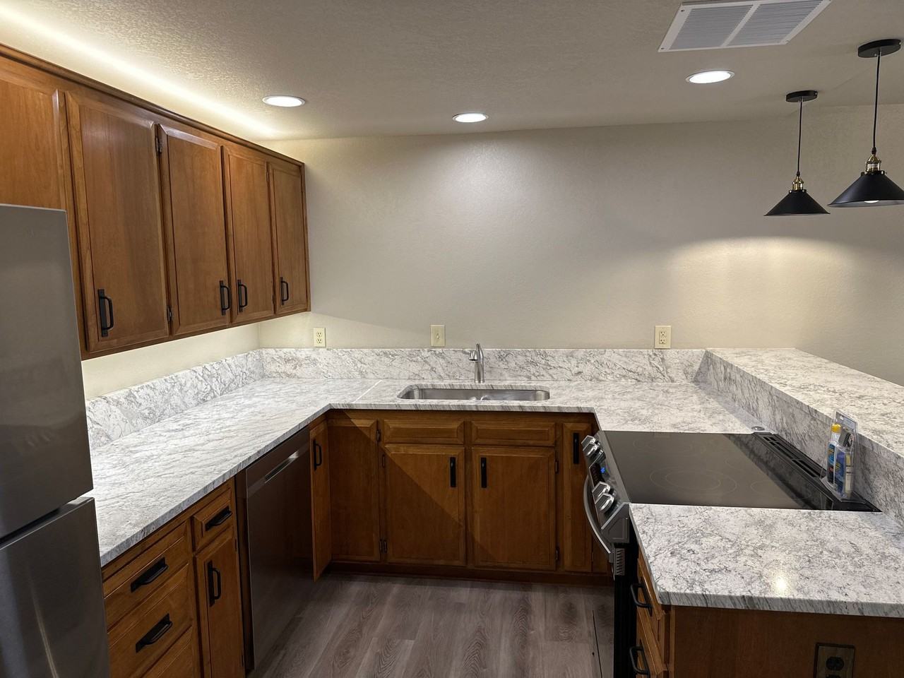 Large Mount Vernon 2 Bed 2 Bath - Photo 3 of 10