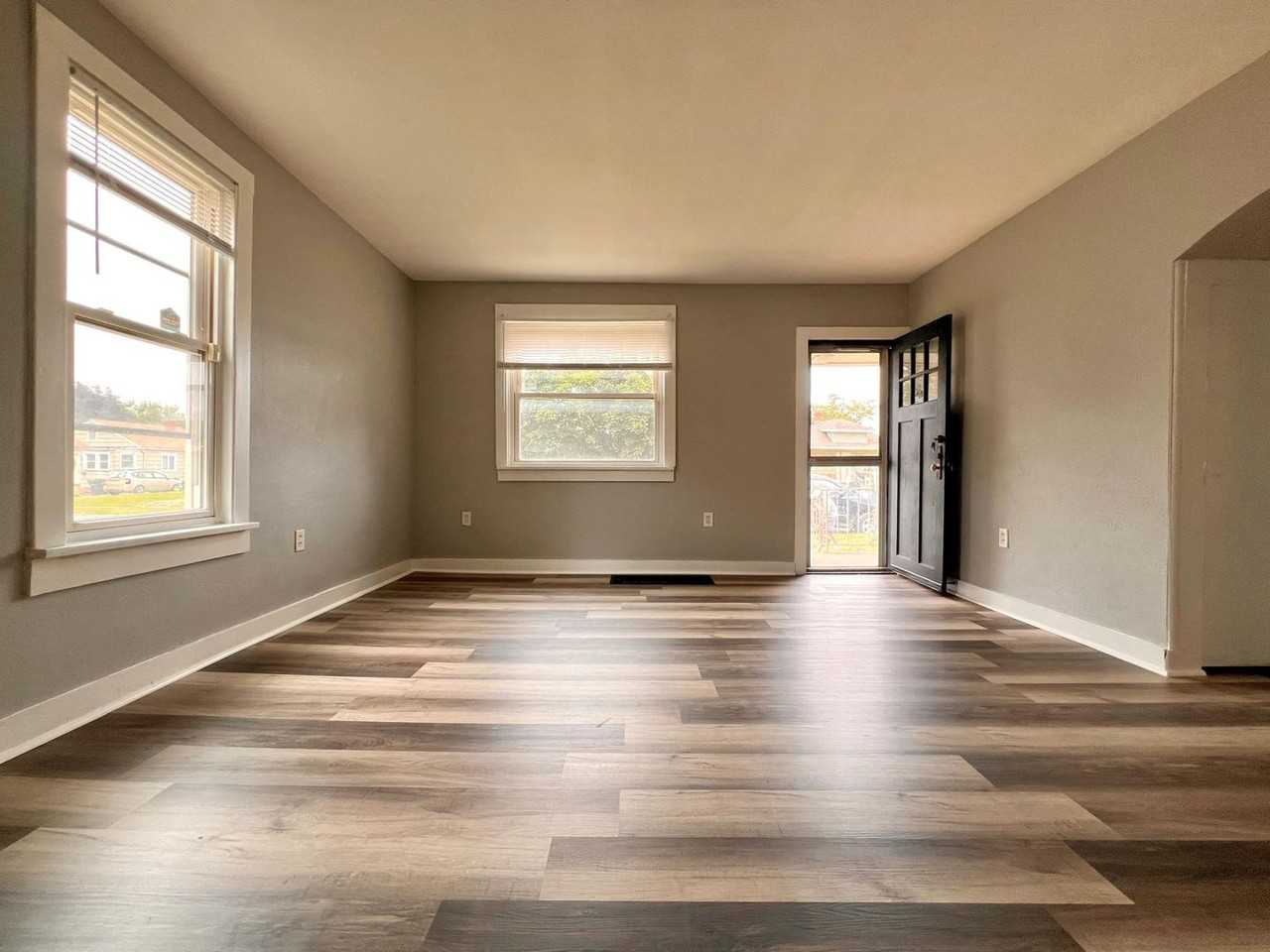 825 Camden St - Photo 2 of 13