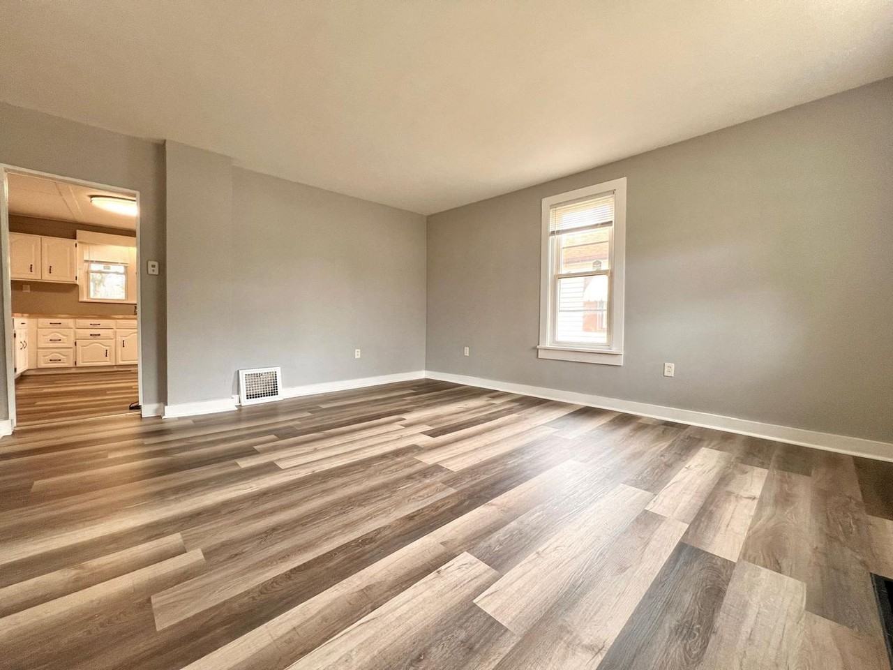 825 Camden St - Photo 3 of 13