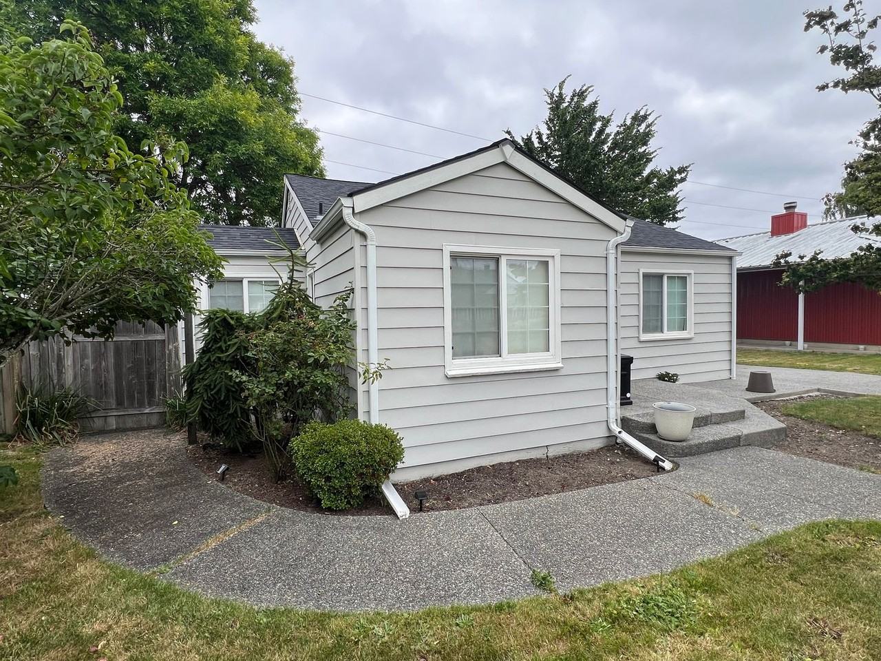 2231 E Wright Ave - Photo 3 of 21
