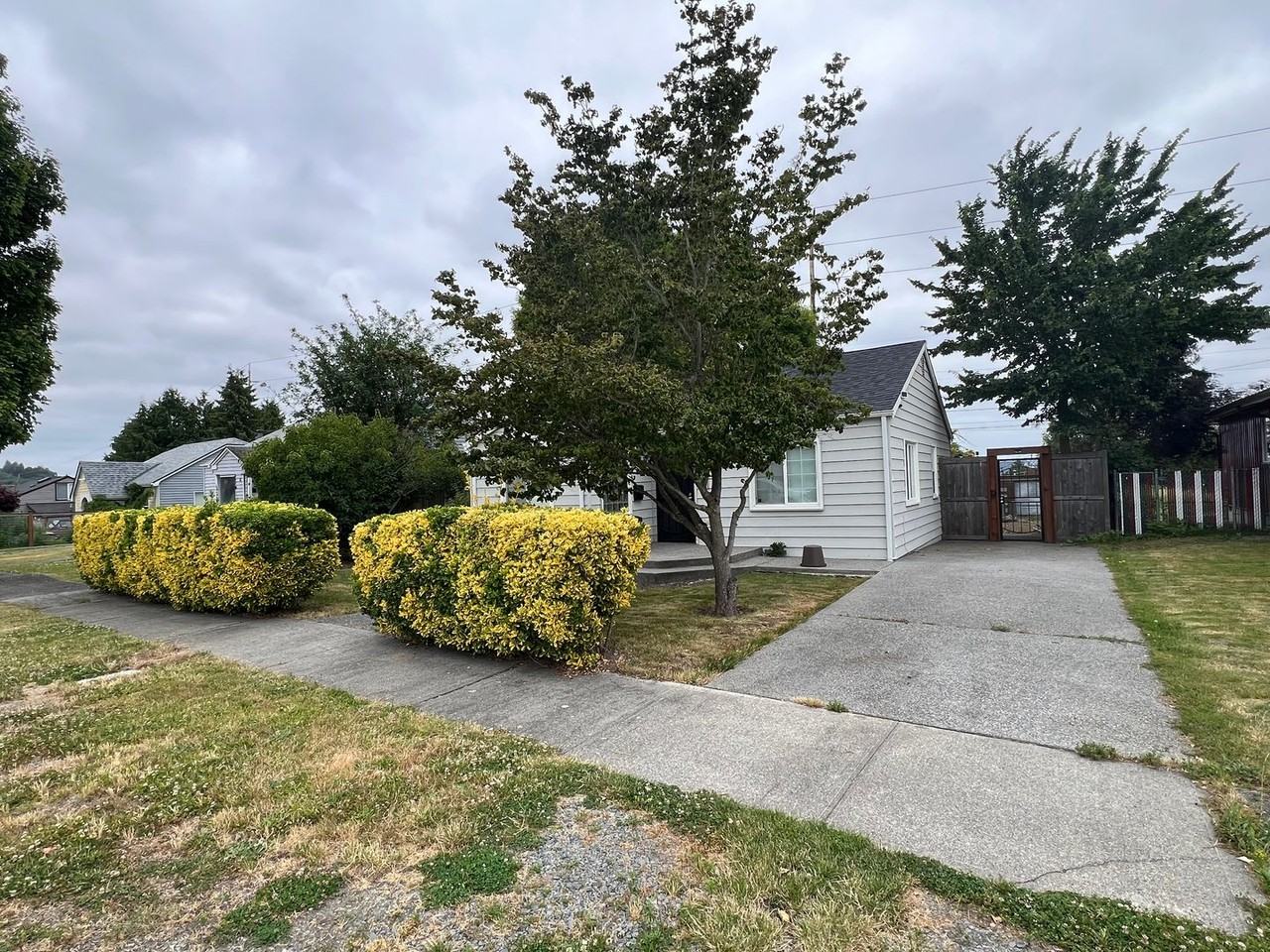 2231 E Wright Ave - Photo 4 of 21