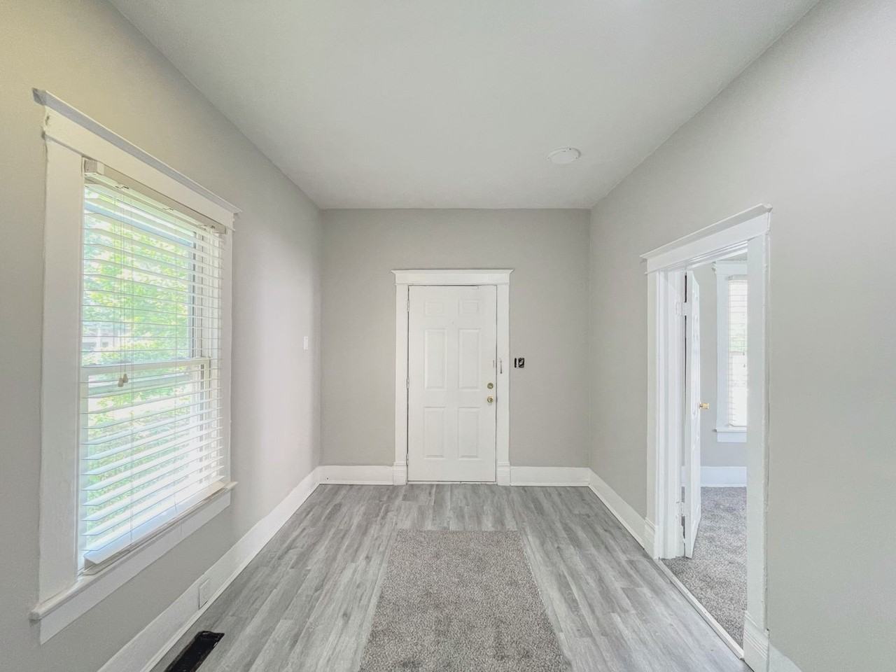 1247 23rd St - Photo 2 of 33