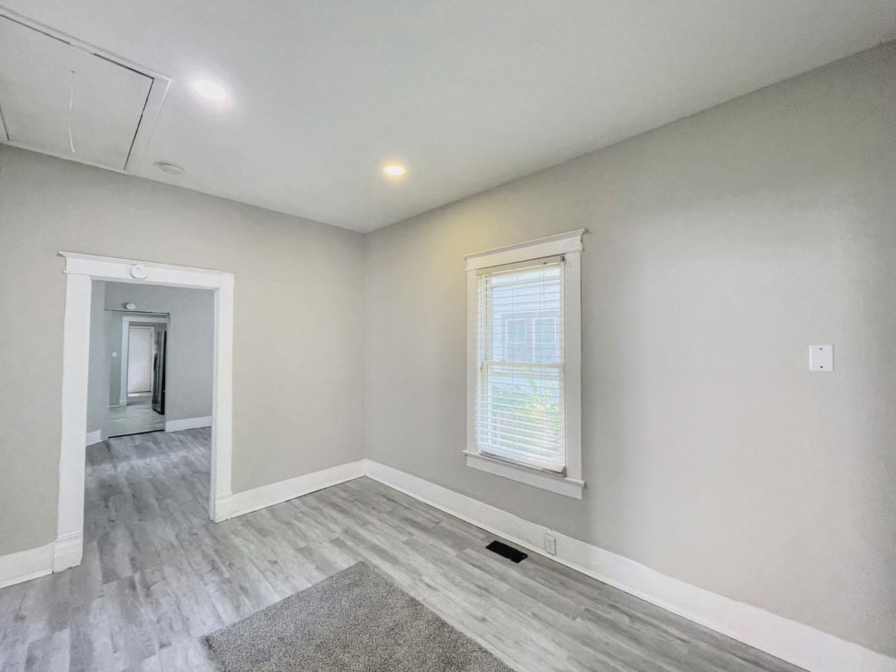 1247 23rd St - Photo 3 of 33