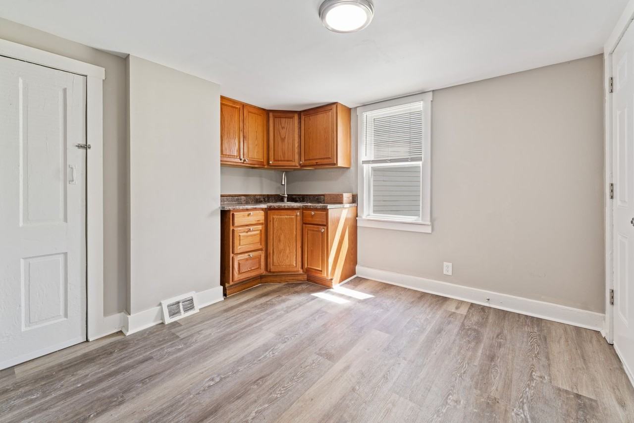 205 6th Ave #2 - Photo 3 of 18