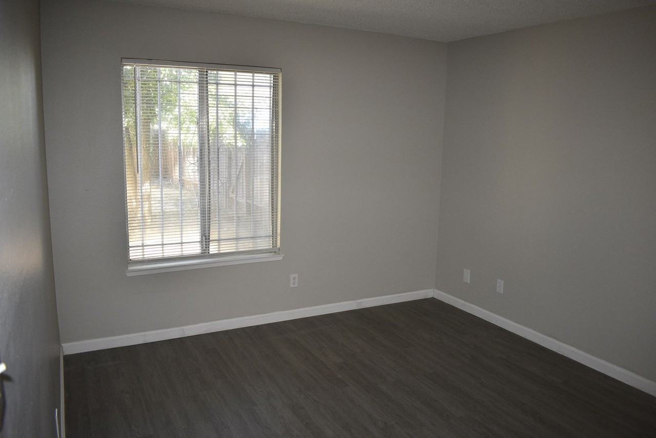 2625 Capitales Dr - Photo 3 of 12