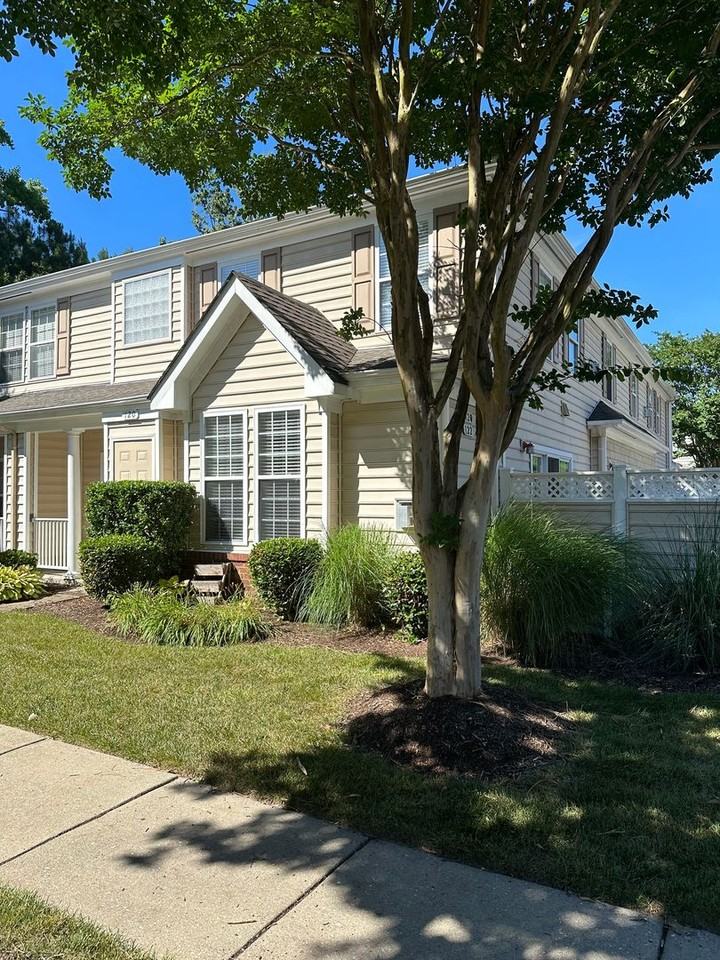 120 Ellis Dr - Photo 2 of 35