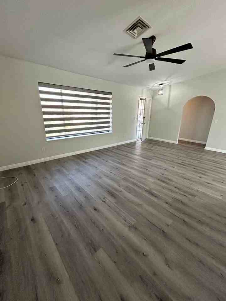 2910 Yuma Dr - Photo 3 of 30
