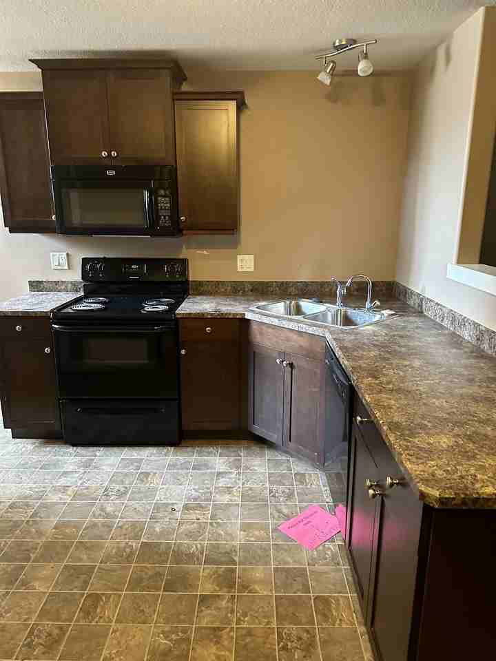 365 Osler St #B - Photo 2 of 8