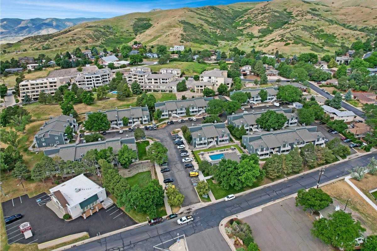 1187 S Beech Dr - Photo 4 of 21