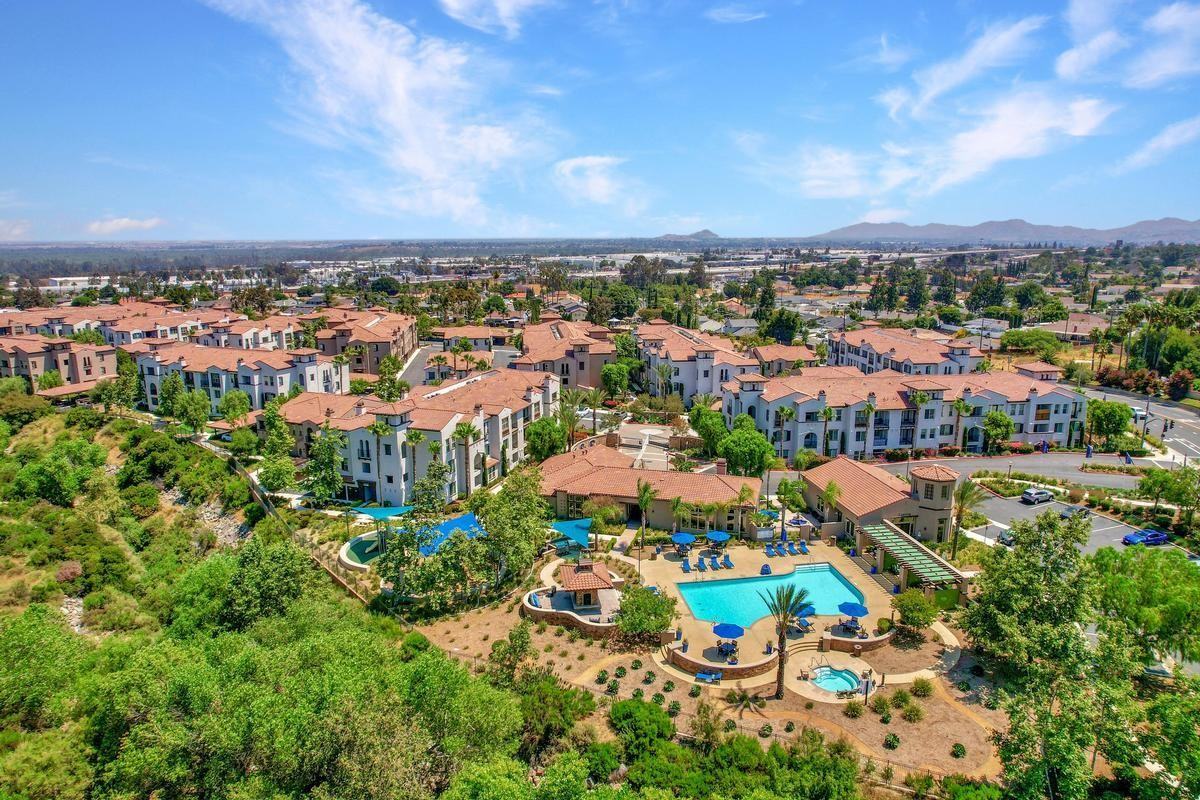 2300 Palisades Dr - Photo 4 of 48