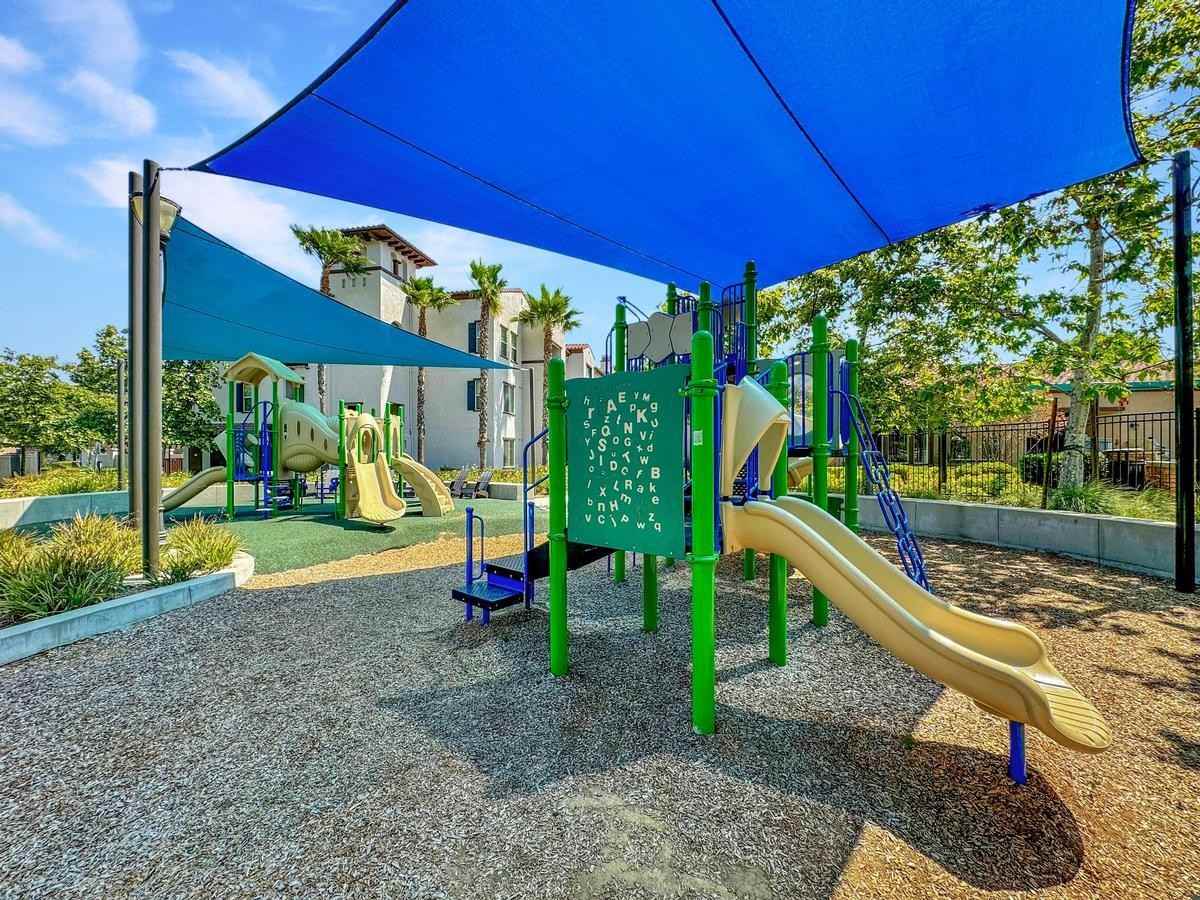 2300 Palisades Dr - Photo 2 of 48