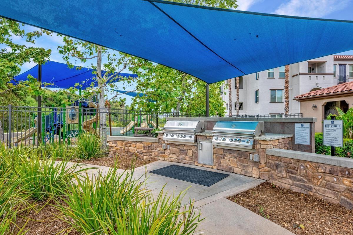 2300 Palisades Dr - Photo 3 of 48