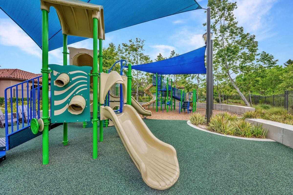 2300 Palisades Dr - Photo 2 of 48