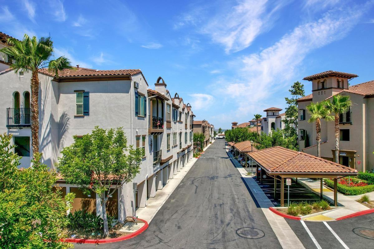 2300 Palisades Dr - Photo 4 of 48