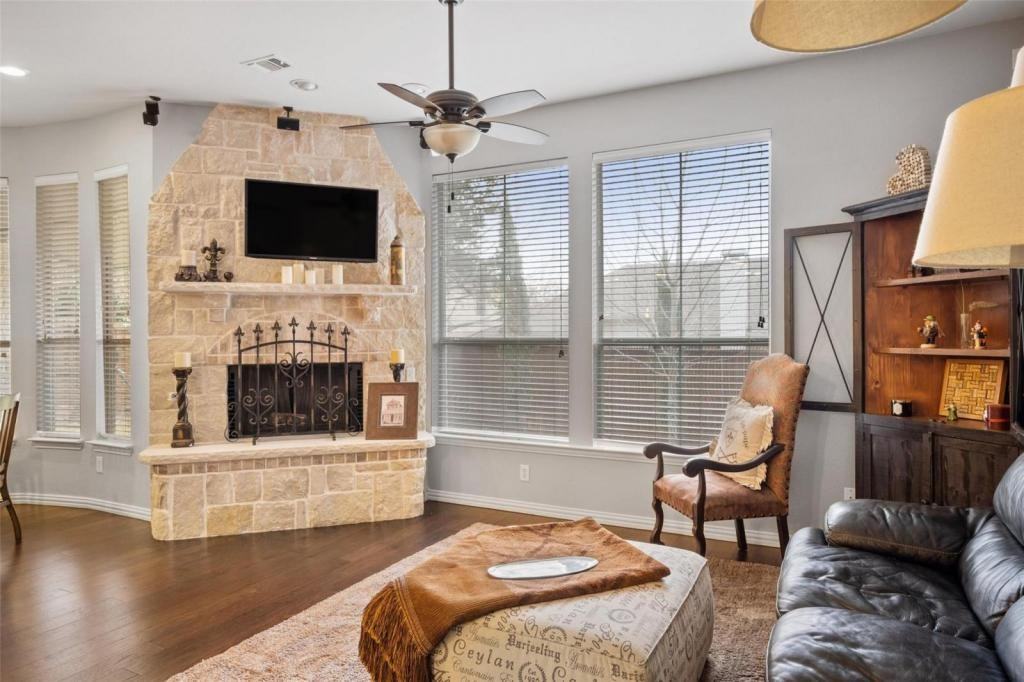 2717 Cliffwood Dr - Photo 2 of 8