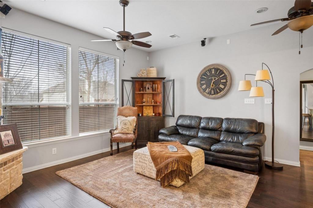 2717 Cliffwood Dr - Photo 3 of 8