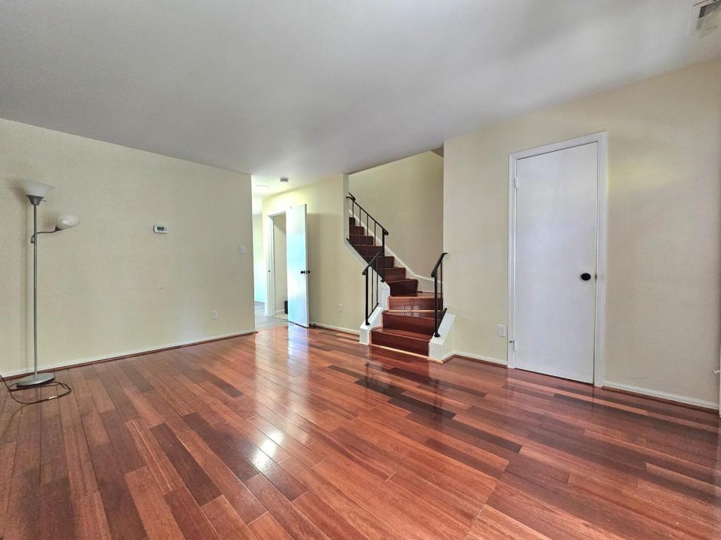 8561 Southlawn Ct - Photo 3 of 24