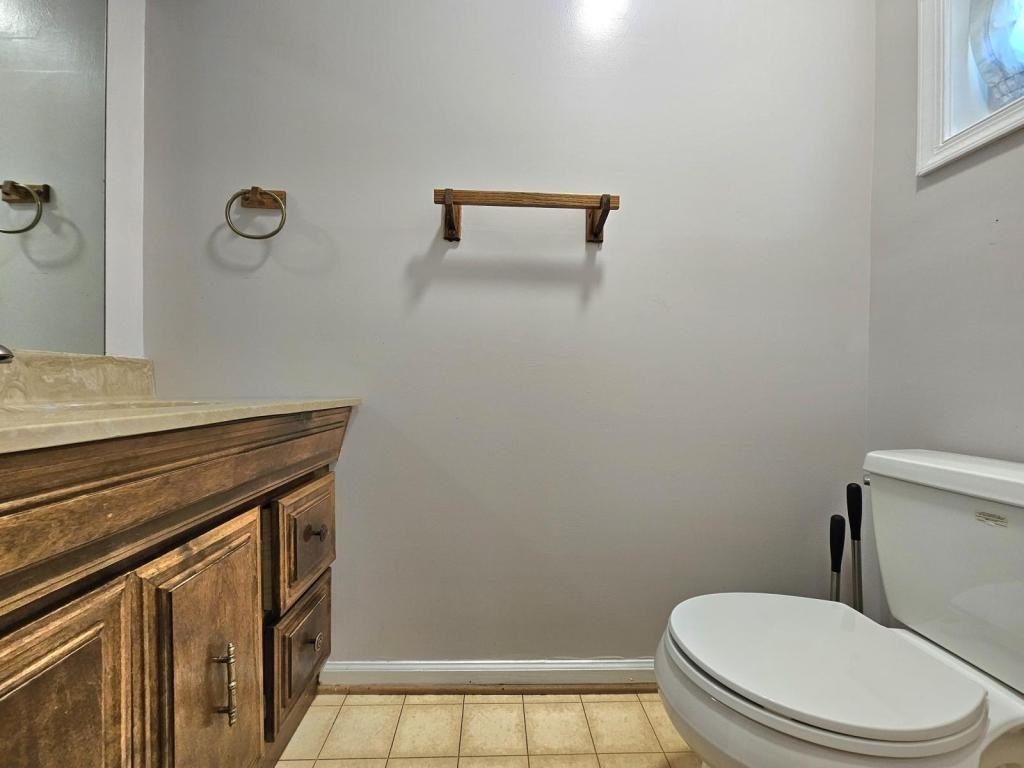 8561 Southlawn Ct - Photo 4 of 24
